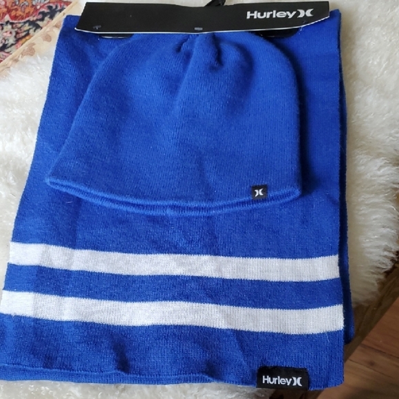 Hurley Royal Blue and White Knit Set Beanie And Scarf Nwt - Picture 2 of 10